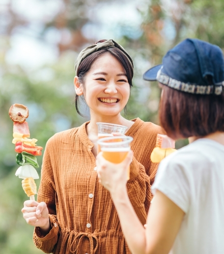 BBQを楽しむ人々